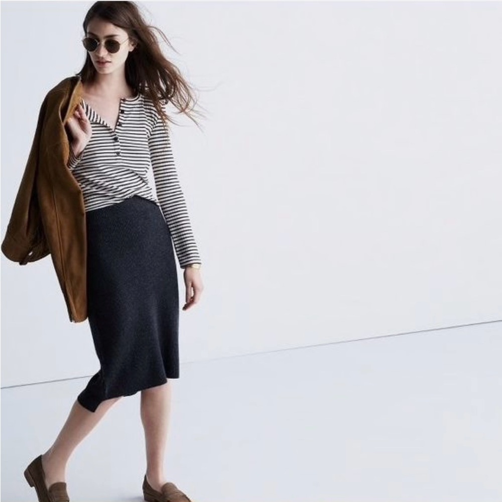 Madewell merino and alpaca blend pencil skirt. Dark grey. Xsmall.